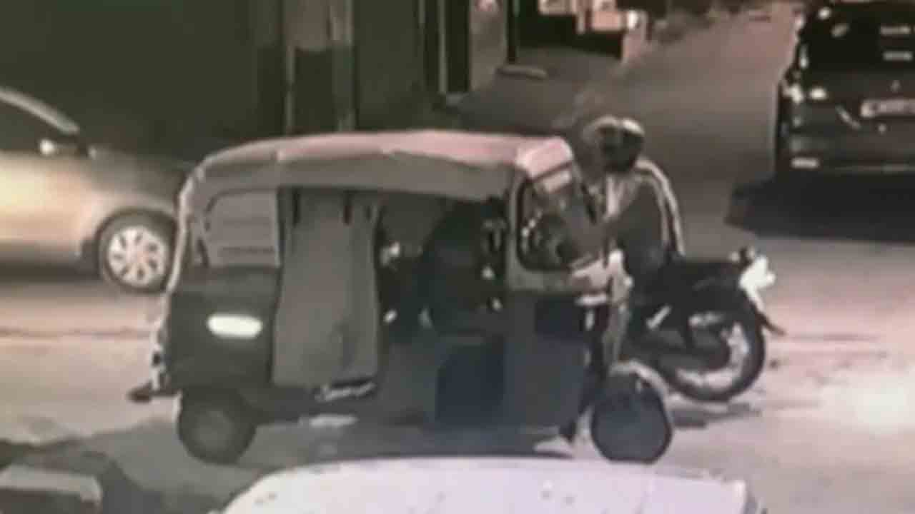 Haryana | బైక్‌ ఎక్కలేదని మహిళను హెల్మెట్‌తో దారుణంగా కొట్టాడు..