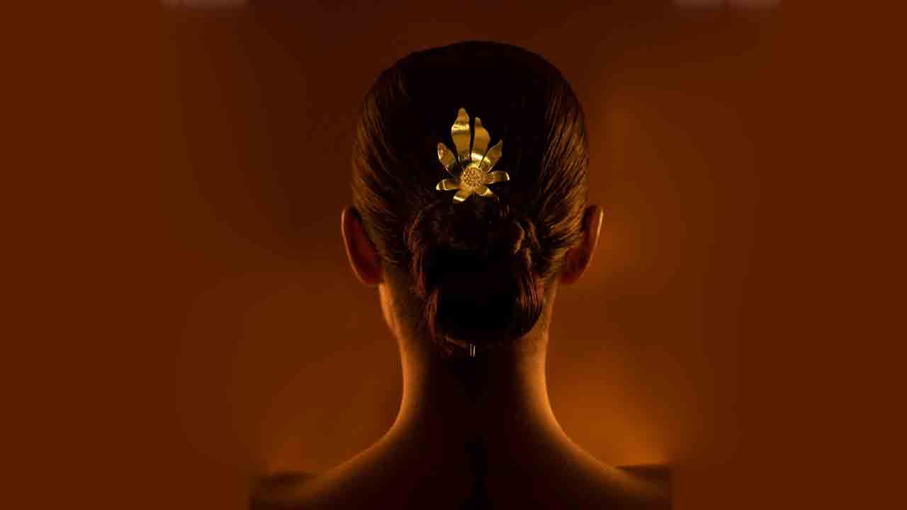 పుత్తడి బొమ్మ..ఇత్తడి పువ్వు!