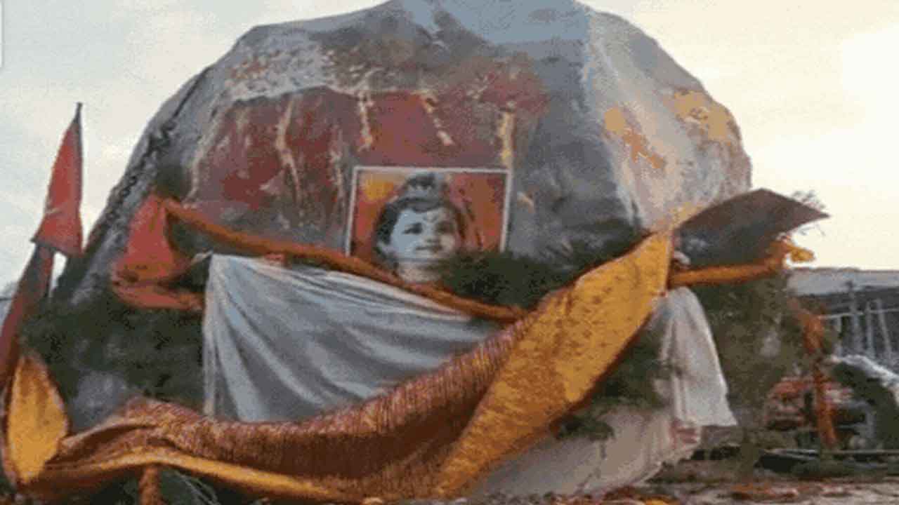 Ram-Sita statue | నేపాల్‌ నుంచి అయోధ్యకు భారీ కొండ రాయి.. శ్రీరాముడు-సీత విగ్రహాల తయారీకి వాడకం