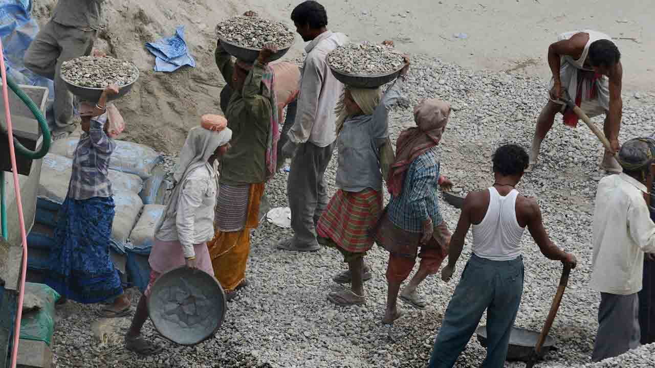 ఇండ్లు కట్టినోళ్ల కడుపు చల్లగా!