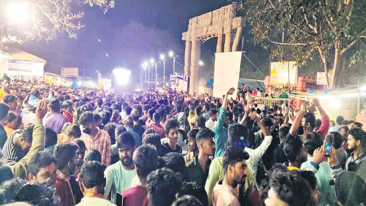 మల్లన్న స్మరణతో మార్మోగిన ఐనవోలు