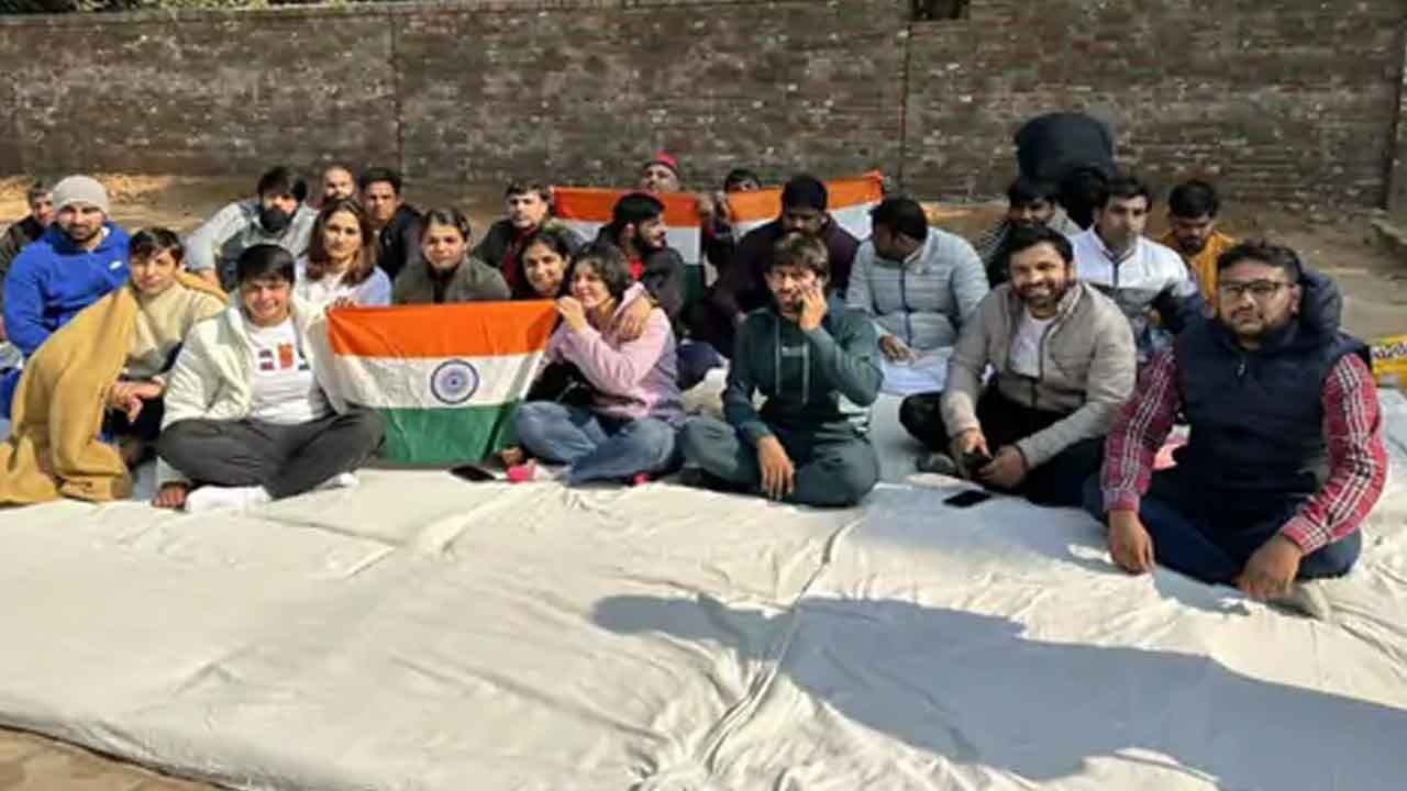 Wrestlers strike | ఆందోళనకు దిగిన భారత రెజ్లర్లు.. బజరంగ్‌ పూనియా కోచ్‌ తొలగింపుపై ఆగ్రహం