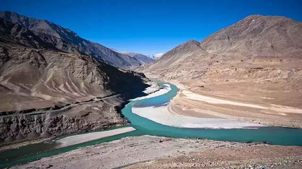 Indus water treaty | సింధు జలాల ఒప్పందంపై పాక్‌కు భారత్‌ నోటీసు.. చర్చలకు 90 రోజుల సమయం