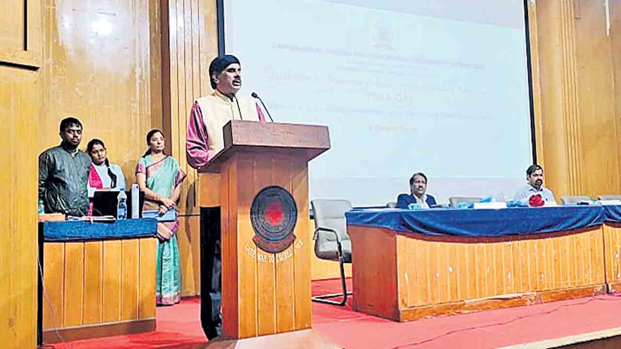 ఒకే ఏడాదిలో రెండో డిగ్రీతో ఉజ్వల భవిష్యత్‌