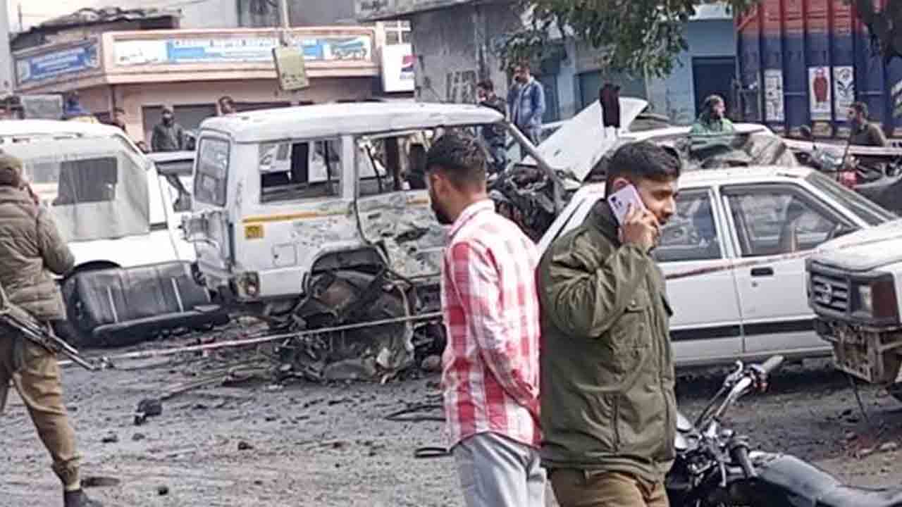 జమ్ముకశ్మీర్‌లో వరుస పేలుళ్లు..