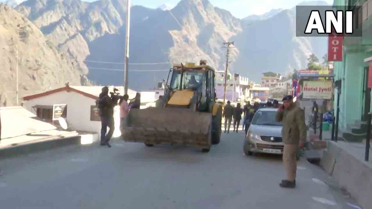 Joshimath | జోషిమఠ్‌లో ఇండ్ల కూల్చివేతలు ప్రారంభం