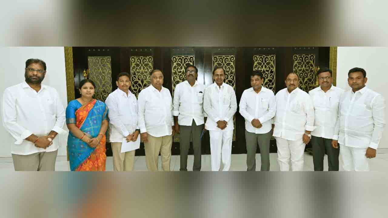 బీఆర్‌ఎస్‌ సభను గ్రాండ్‌ సక్సెస్‌ చేయాలి.. ఖమ్మం జిల్లా నేతలతో కేసీఆర్‌