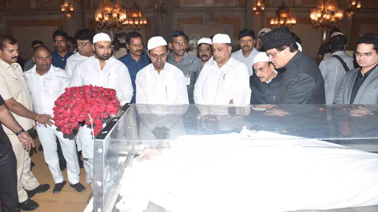 ముకర్రంజాకు సీఎం నివాళి