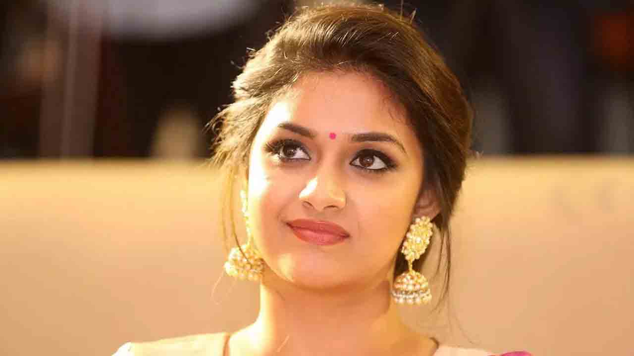 Keerthi Suresh | కీర్తి సురేష్‌ లవ్ మ్యారేజ్‌ చేసుకోనుందా.. క్లారిటీ ఇచ్చిన మహానటి తల్లి..!