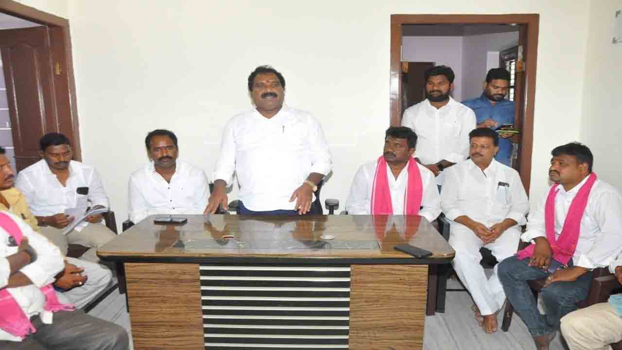 బీఆర్‌ఎస్‌ ఆవిర్భావ సభ విజయవంతం చేయాలి