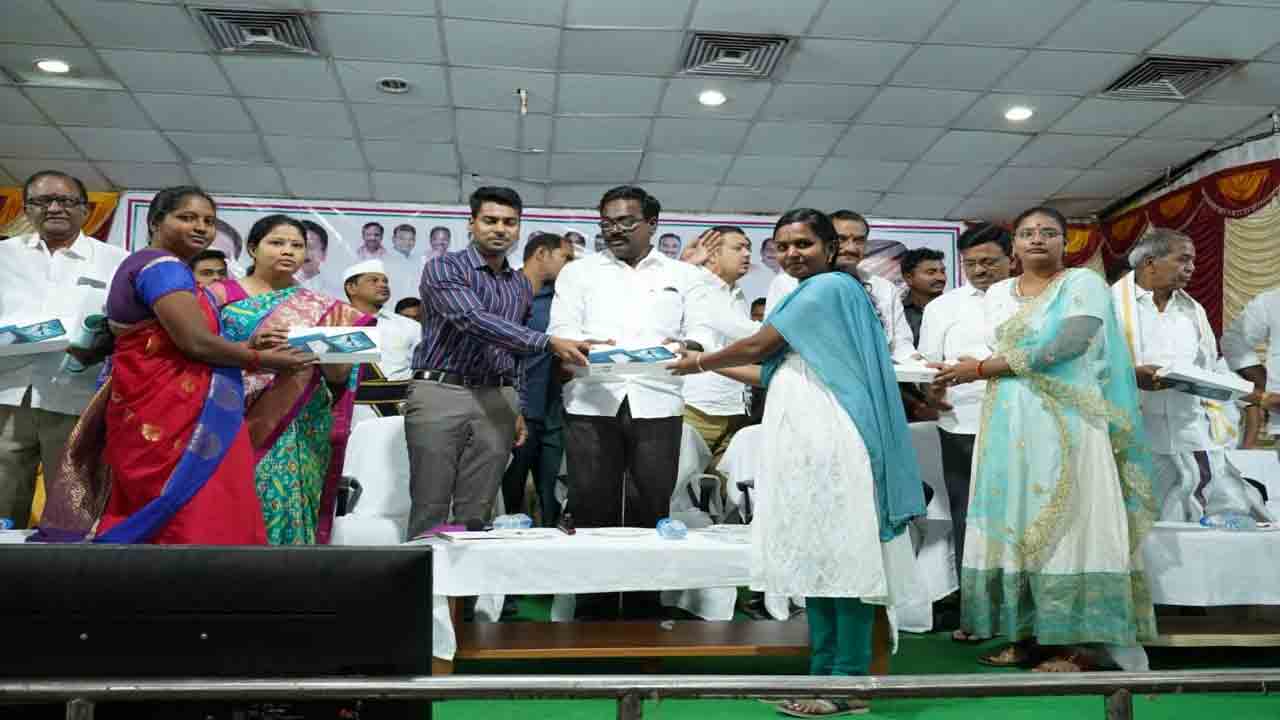 కంటి వెలుగు ను విజయవంతం చేయాలి