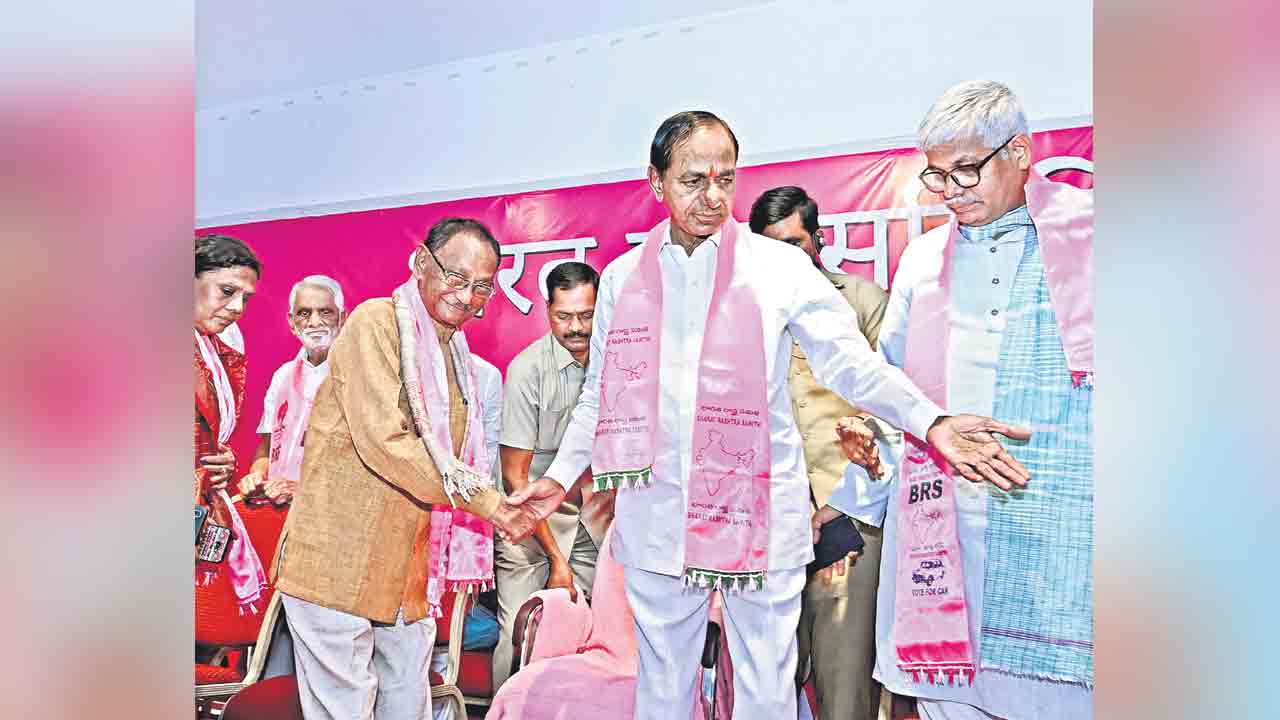 సీఎం కేసీఆర్‌ ప్రసంగానికి ముగ్ధులైన ఒడిశా నేతలు