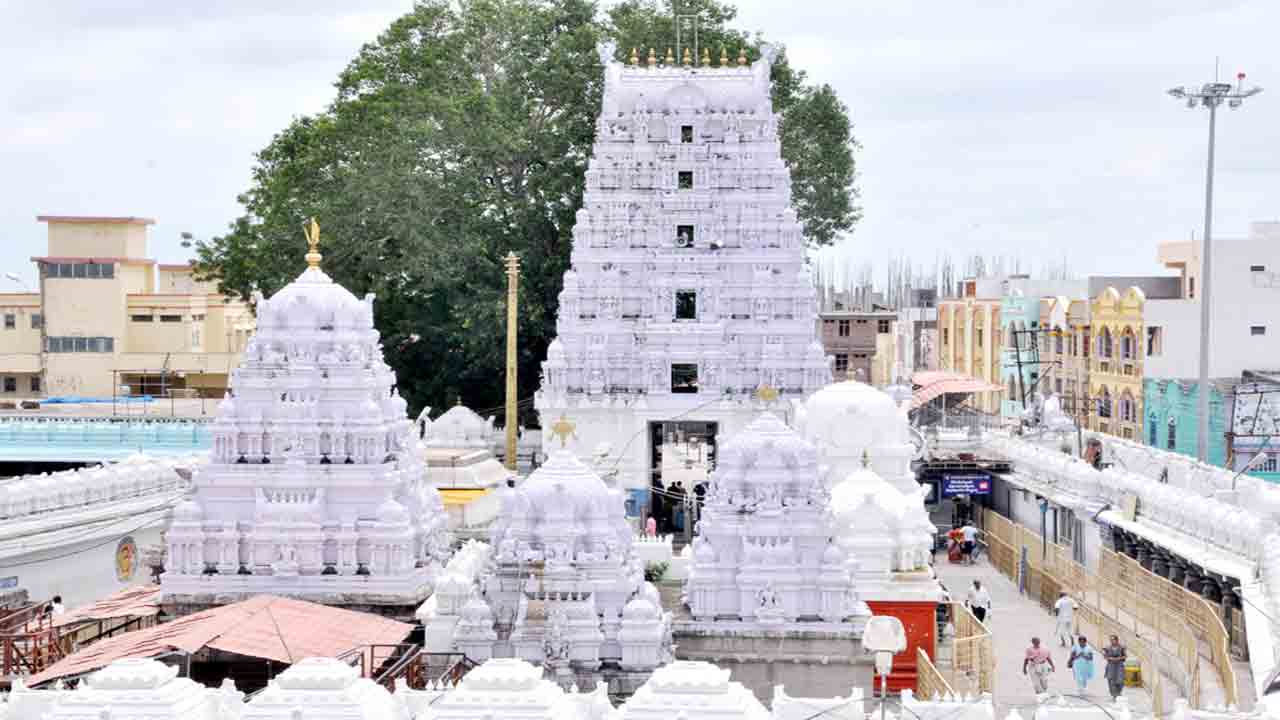 పాడుతున్నరు..వదిలేస్తున్నరు..