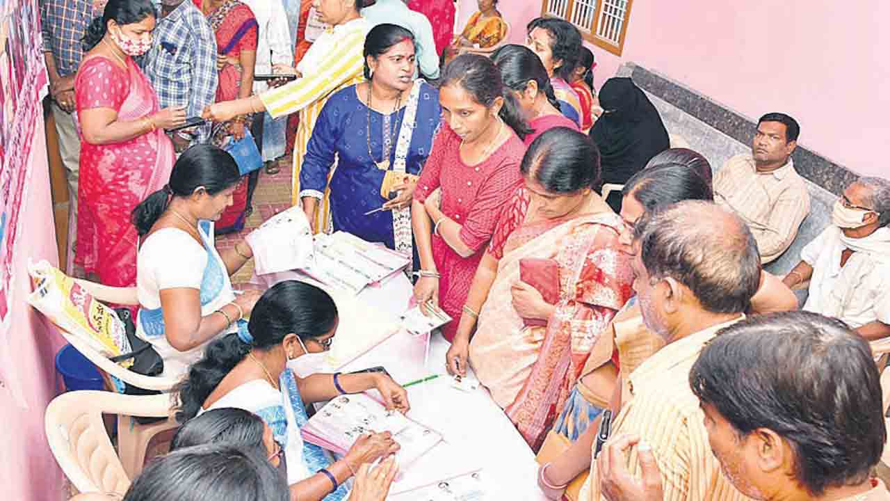 పండుగలా కంటి వెలుగు ప్రారంభం