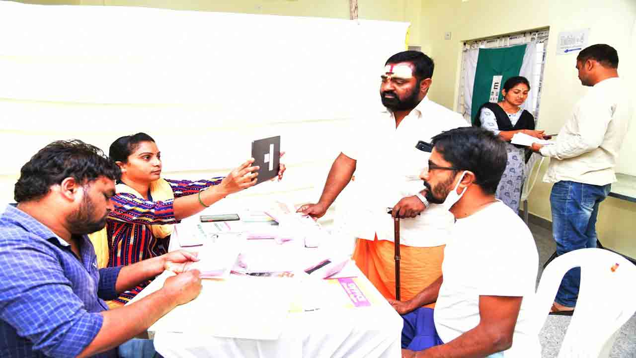 ‘కంటి వెలుగు’ సద్వినియోగం చేసుకోవాలి