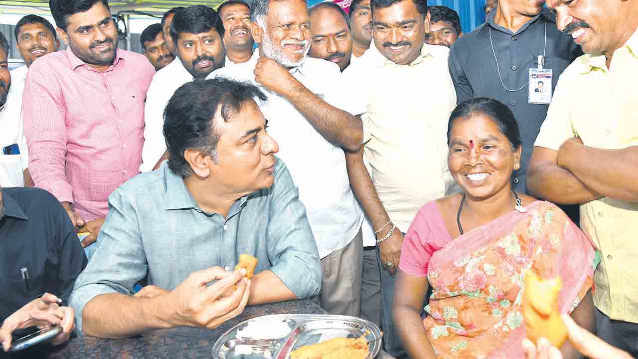 జనం మమేకమై..