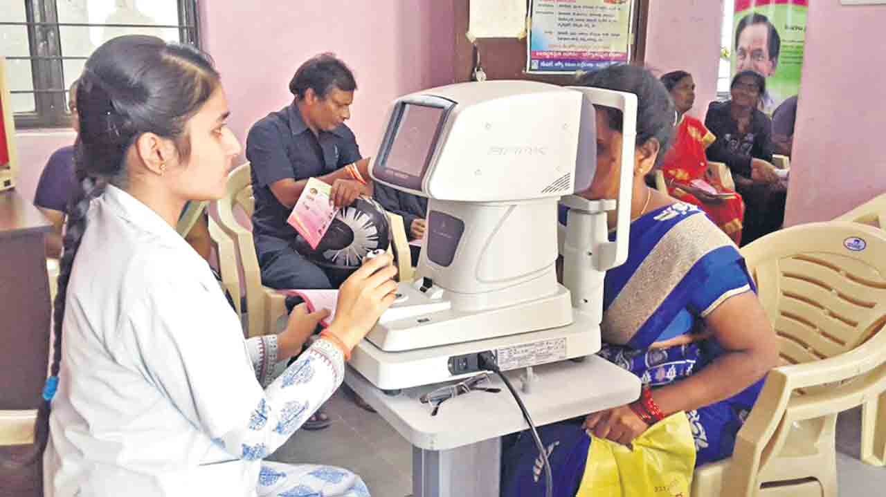 నిర్విరామంగా.. కంటి వెలుగు