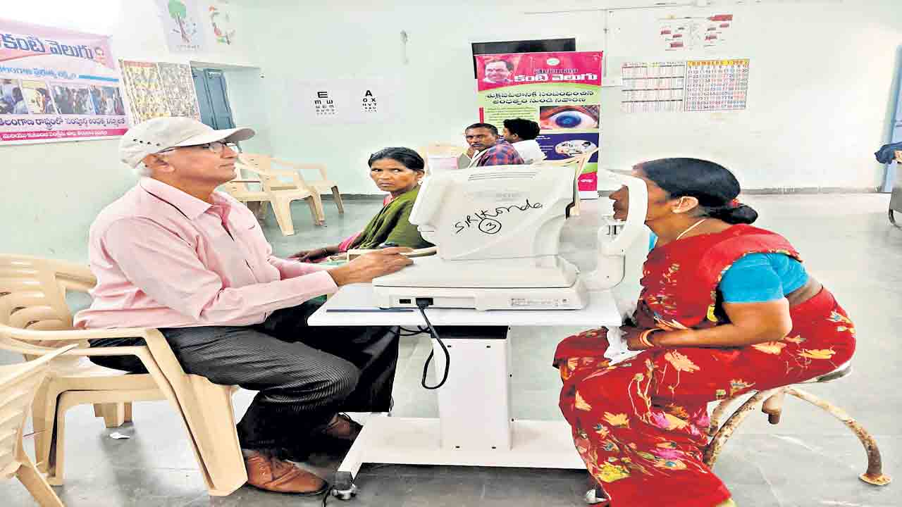 ‘కంటి’కి రెప్పలా.. ‘వెలుగు’ దివ్వెలా!