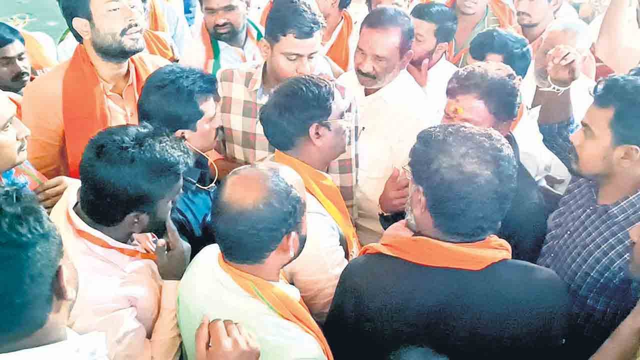 వివేక్‌పై ధిక్కారస్వరం