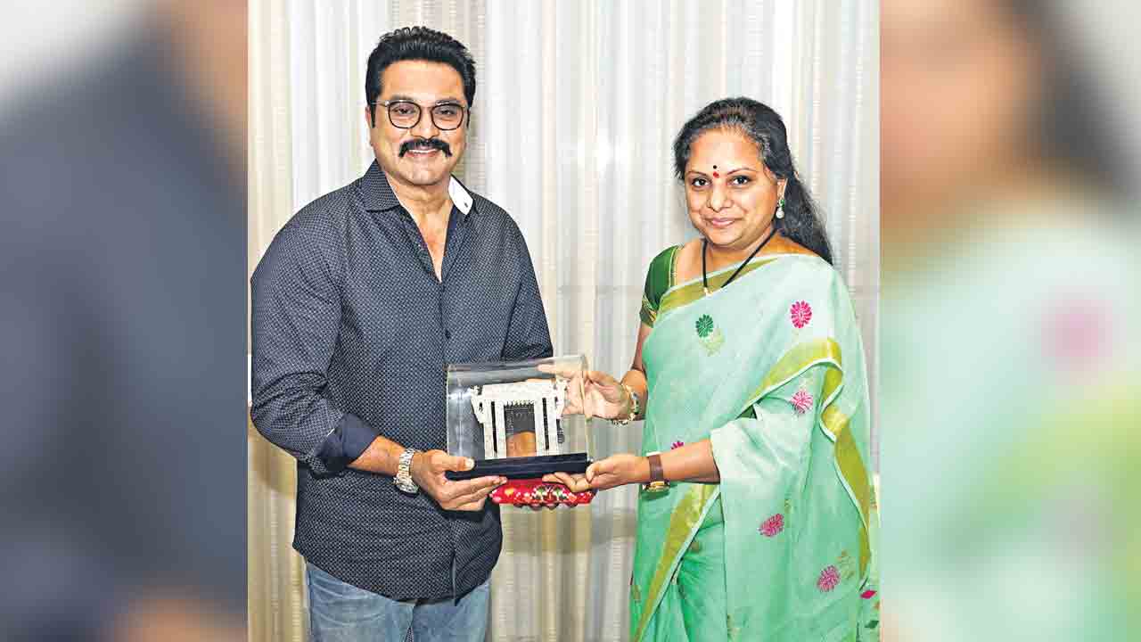 ఎమ్మెల్సీ కవితతో సినీనటుడు శరత్‌కుమార్‌ భేటీ