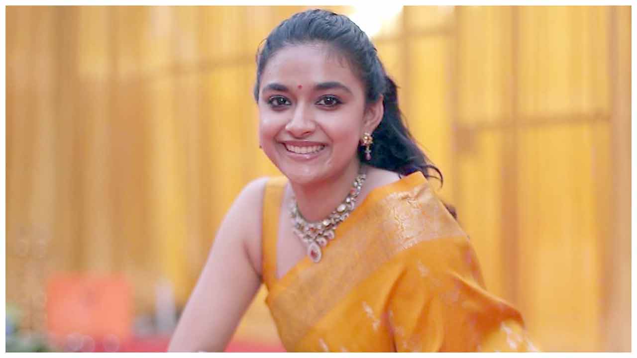 Keerthy Suresh | చిరున‌వ్వుతో కుర్ర‌కారు మ‌న‌సు దోచేస్తున్న కీర్తిసురేష్‌..