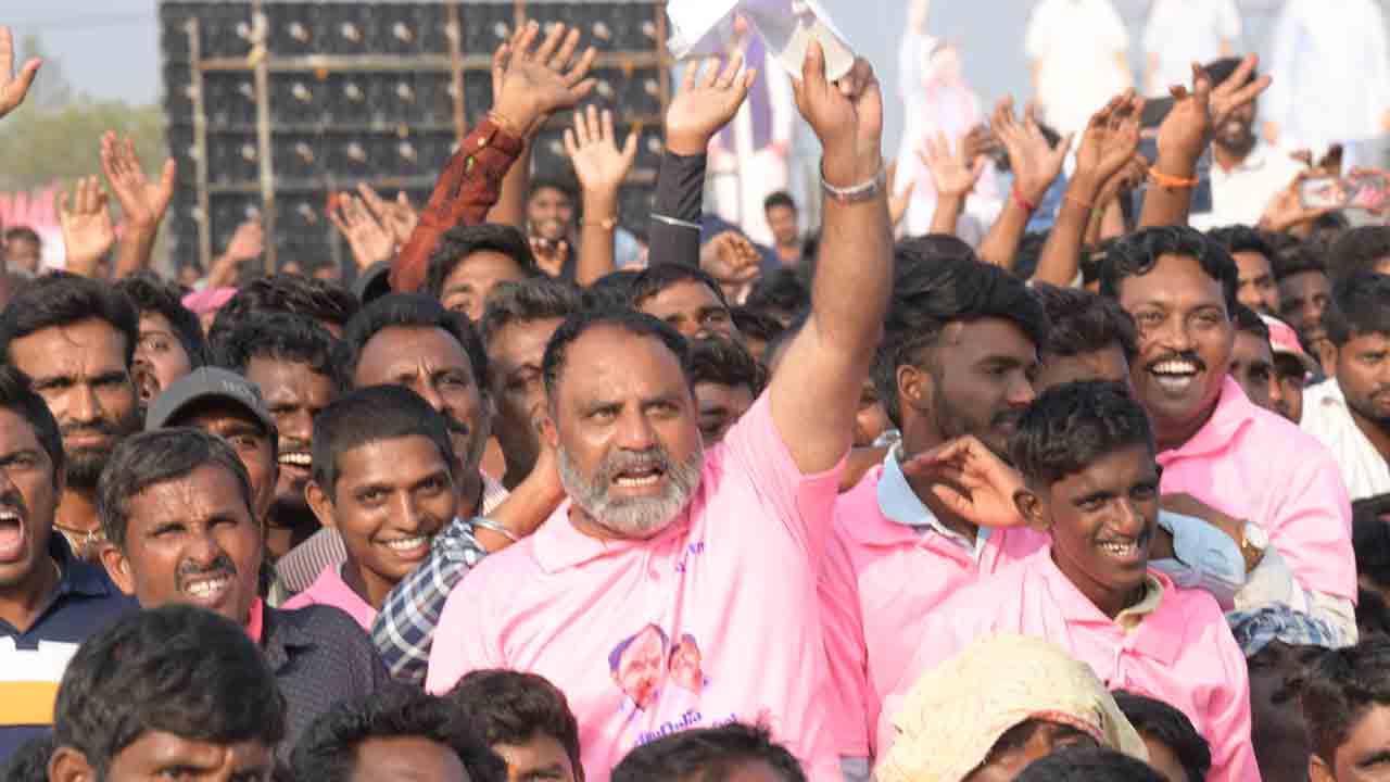 ఉప్పొంగిన అభిమానం