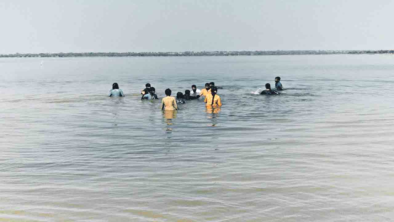 కోట్‌పల్లి ప్రాజెక్టులో మునిగి నలుగురు మృతి