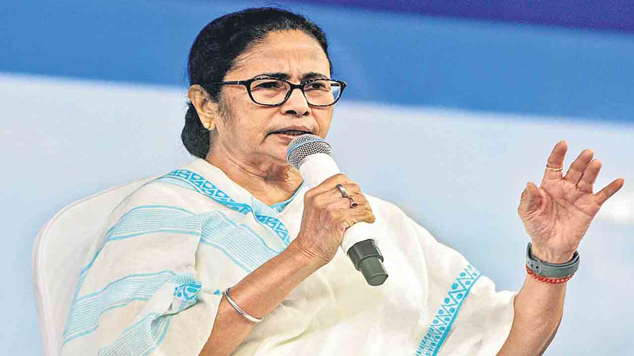 ఇండ్లు ఉన్నా ‘ఆవాస్‌’ నిధులు నొక్కేశారు!