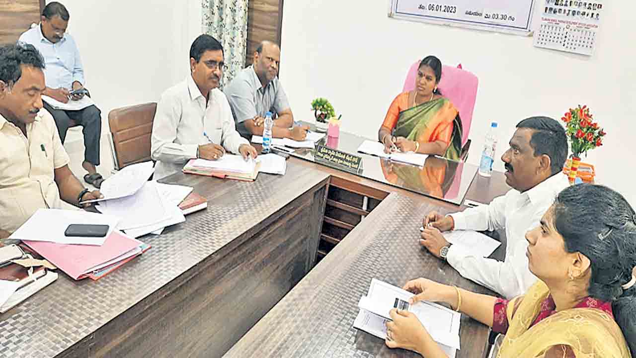 కలెక్టరేట్‌ పనులు తొందరగా పూర్తిచేయాలి