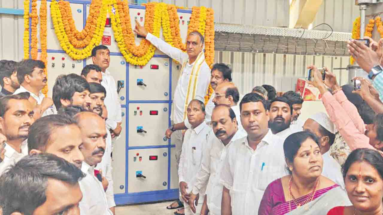 నూనెమిల్లును ప్రారంభించిన మంత్రి