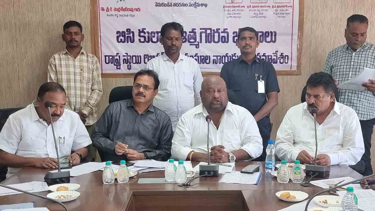 బీసీ ఆత్మగౌరవ భవన నిర్మాణాలకు 5,6 తేదీల్లో భూమి పూజలు : మంత్రి గంగుల