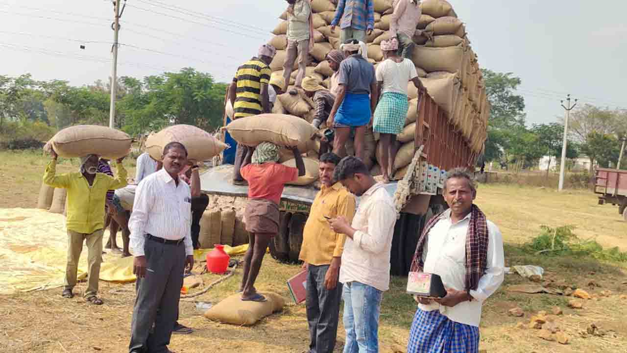 ధాన్యం కొనుగోళ్లలో… వనపర్తి టాప్‌
