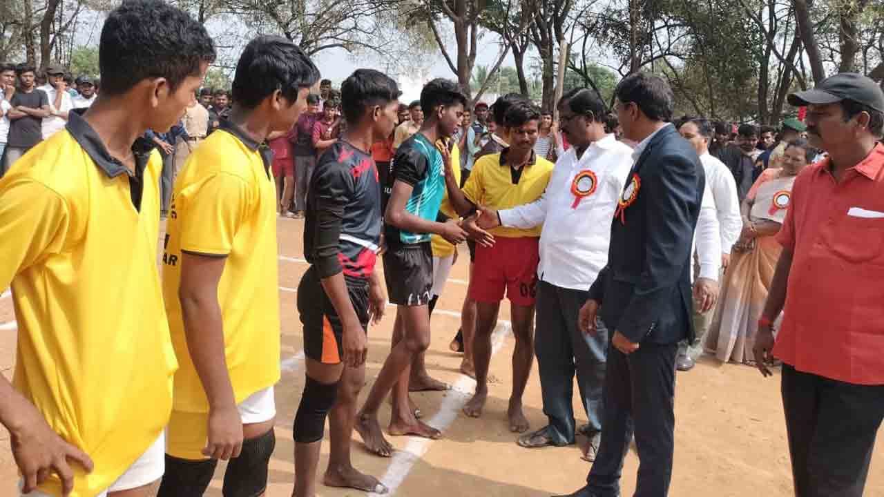 క్రీడాకారులకు బంగారు భవిష్యత్‌