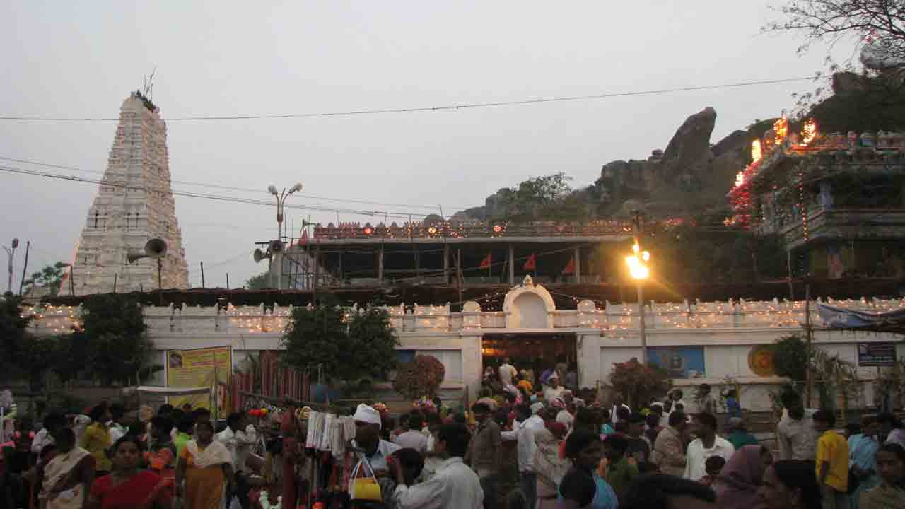 మల్లన్న బ్రహ్మోత్సవాలు.. కొమురవెల్లికి పోటెత్తిన భక్తులు