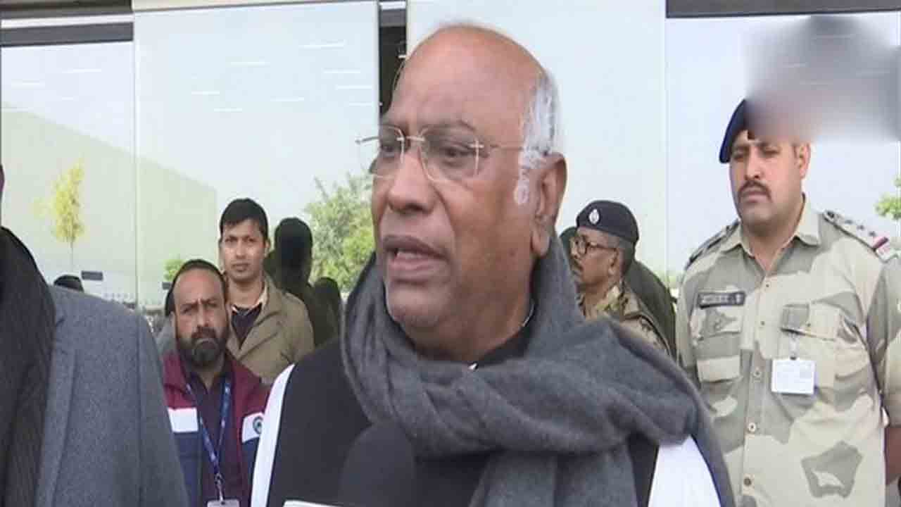 నిరుద్యోగం, ద్రవ్యోల్బణంపై పార్లమెంటులో కేంద్రాన్ని నిలదీస్తాం: కాంగ్రెస్‌