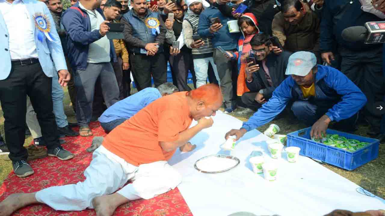 పెరుగు తినే పోటీ.. 3 నిమిషాల్లో 3.6 కిలోల పెరుగు తిని విజేతగా నిలిచిన వ్యక్తి