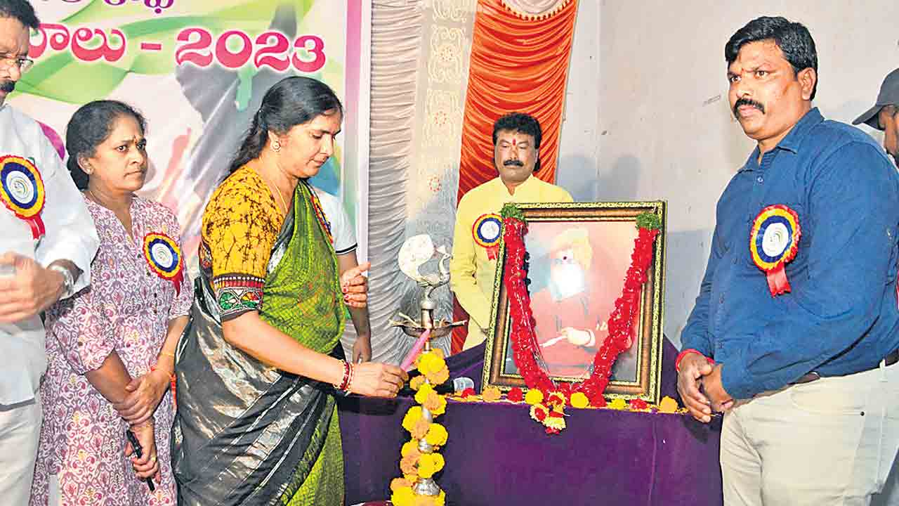 యువతలో ప్రతిభను వెలికితీయాలి