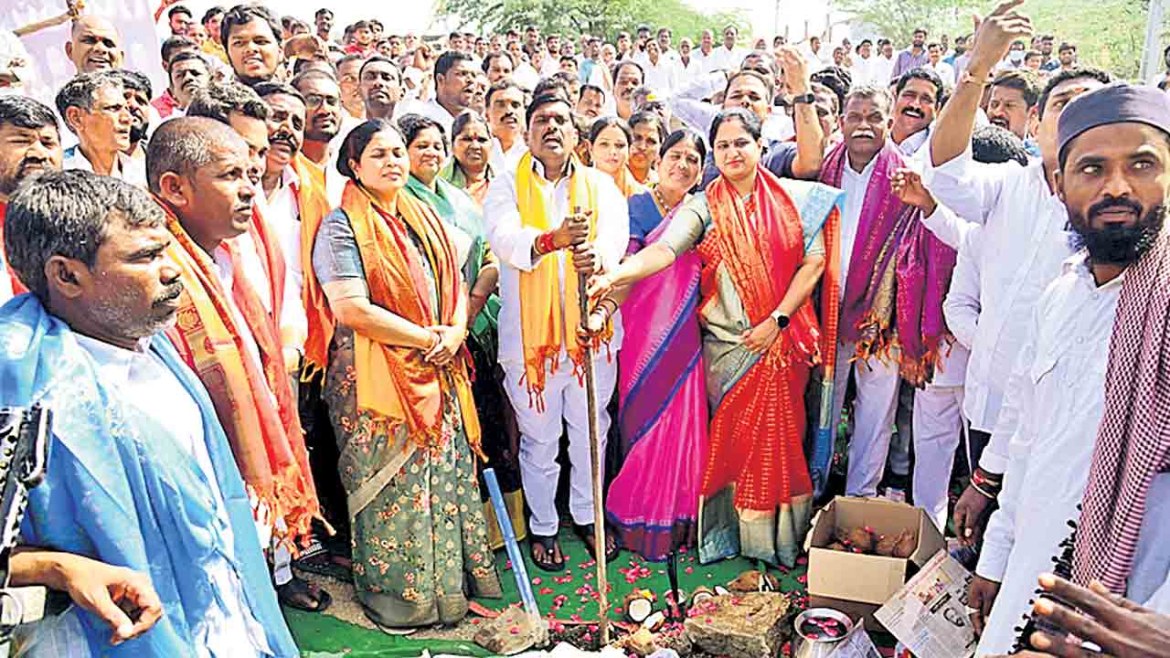 లక్డారం గ్రామాన్ని ఆదర్శంగా తీర్చిదిద్దుతాం