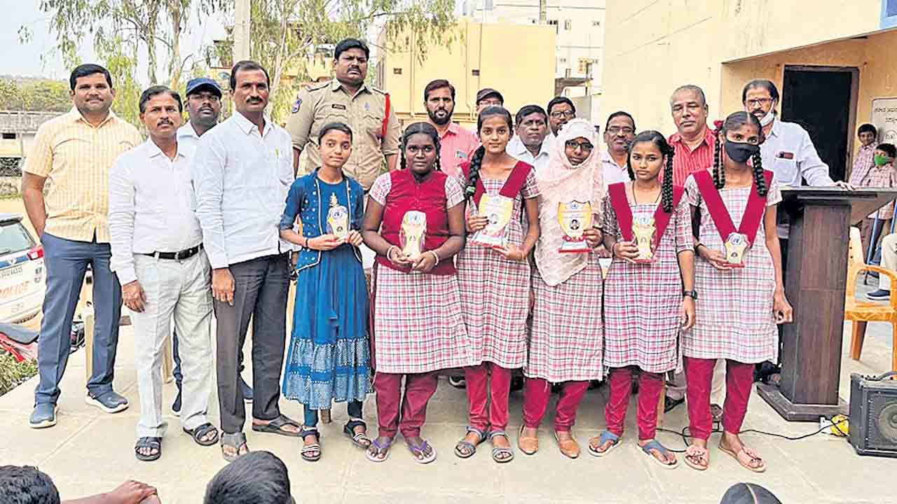 విద్యార్థులకు సోషల్‌ టాలెంట్‌ పరీక్ష