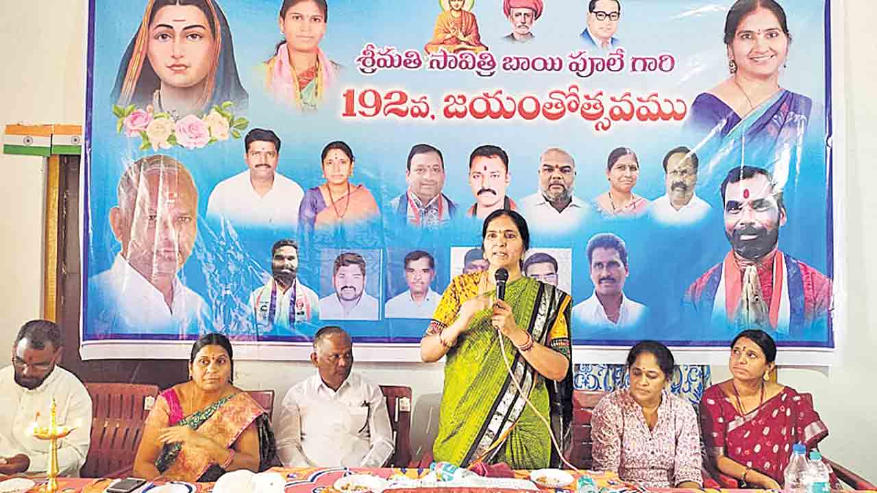 ఫూలే అడుగుజాడల్లో నడవాలి