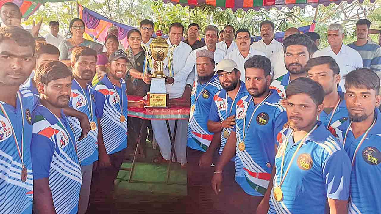 క్రీడా స్ఫూర్తితో పోటీపడాలి