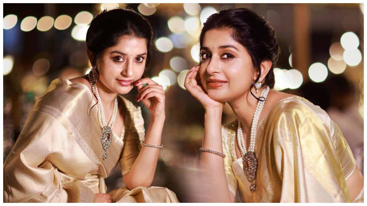 Meera Jasmine | కాటుక కనులతో గాలం వేస్తున్న మీరా జాస్మిన్..