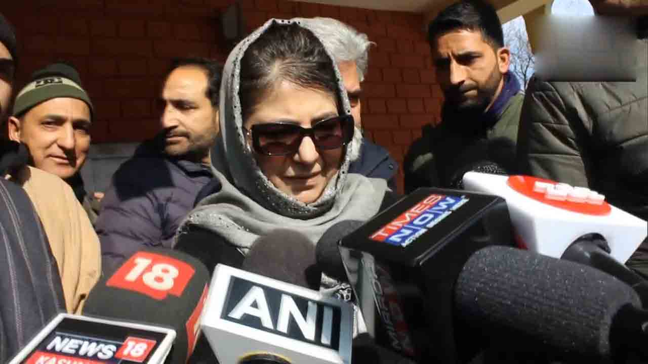 కశ్మీర్‌ సహా భారత్‌ లౌకిక దేశమే.. కానీ ఇప్పుడు గాడ్సే దేశంగా మారుతున్నది