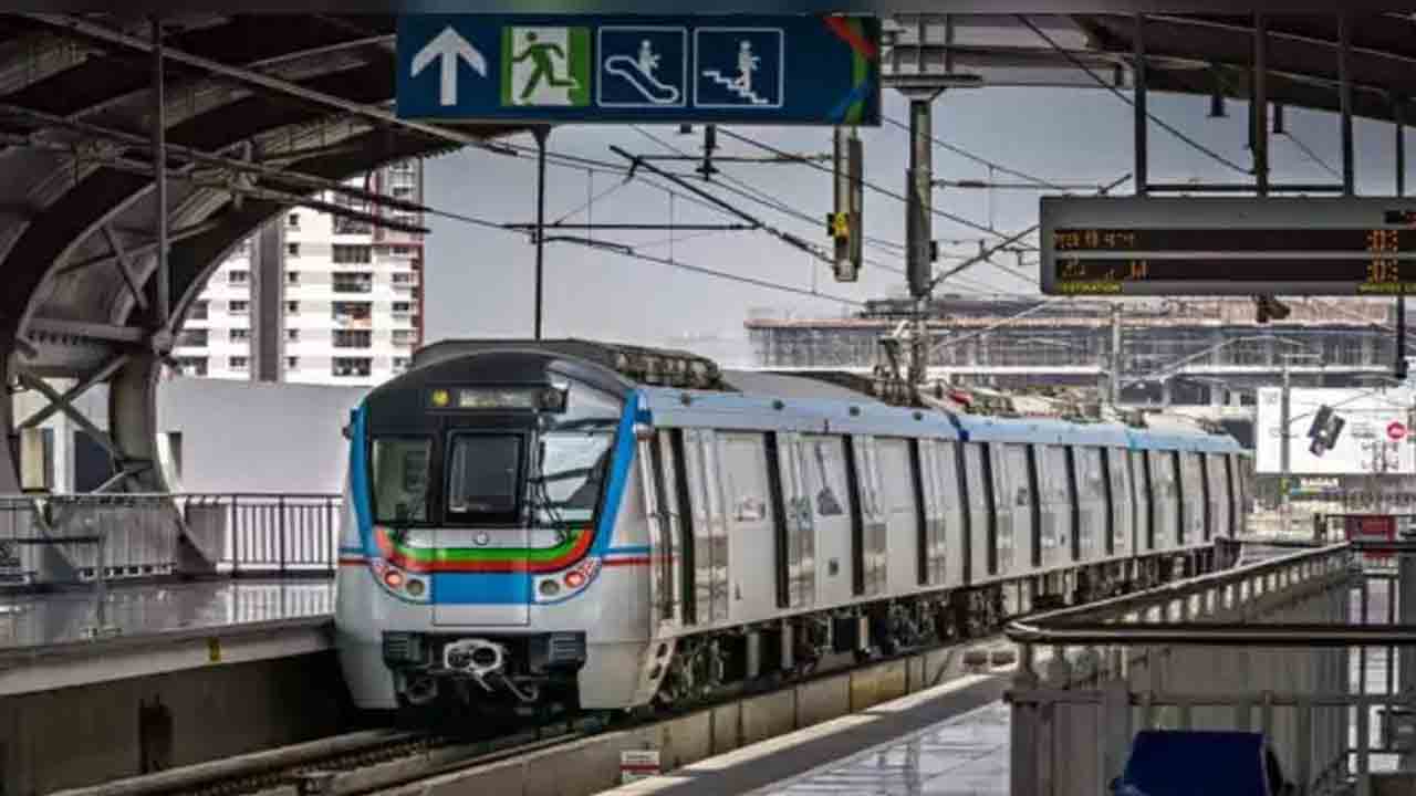 హైద‌రాబాద్ మెట్రో రైలుకు మ‌రోసారి సాంకేతిక స‌మ‌స్య‌