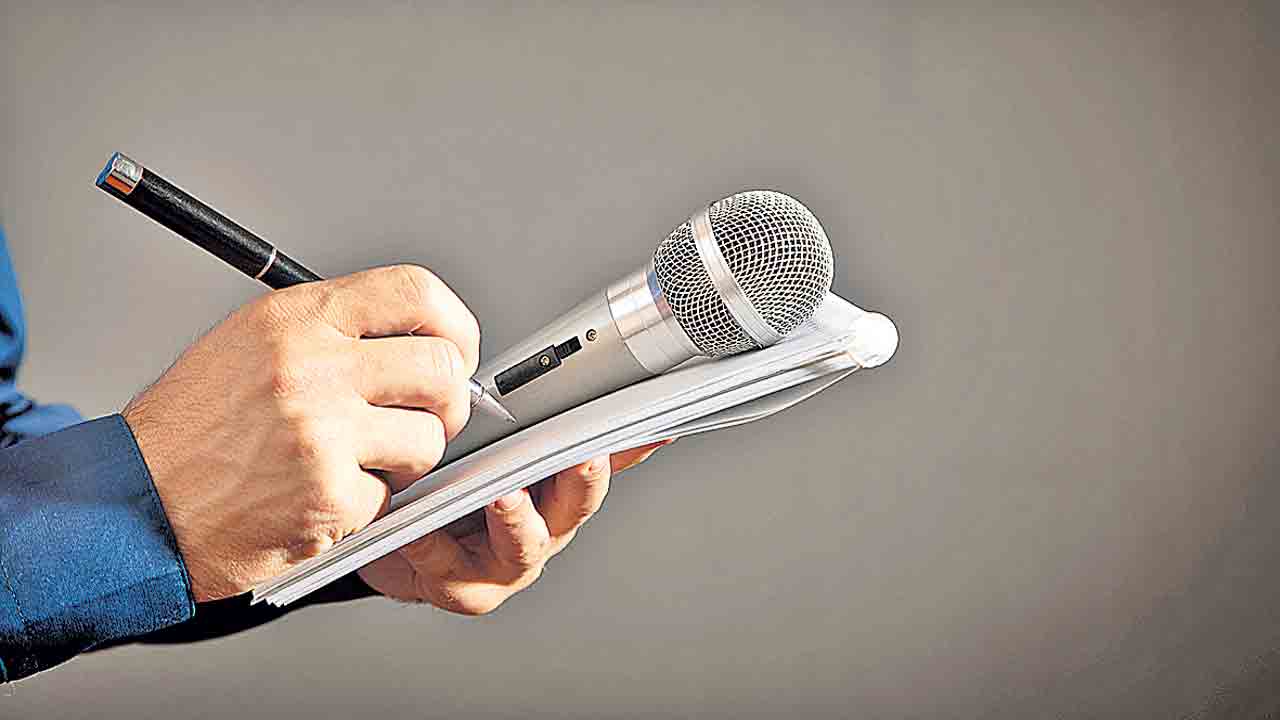 కేంద్రాన్ని నిలదీద్దాం