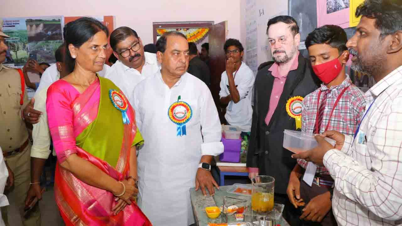 నిర్మల్లో అట్టహాసంగా ప్రారంభమైన రాష్ట్రస్థాయి సైన్స్ఫేర్, పాల్గొన్న మంత్రులు