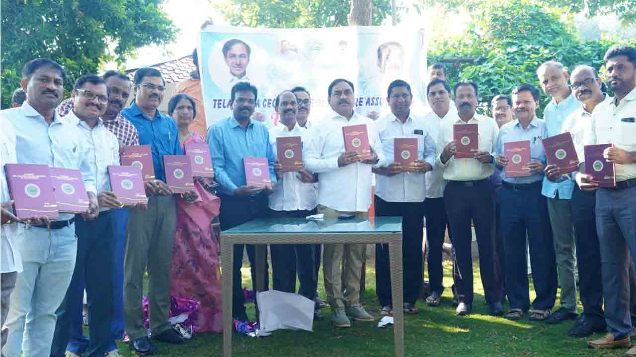 విధులు, నిధులపై సర్పంచులకు అవగాహన కల్పించాలి : మంత్రి ఎర్రబెల్లి