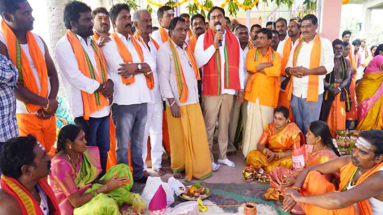 కలిసి ఉంటే సమస్యలు పరిష్కారం : మంత్రి ఎర్రబెల్లి