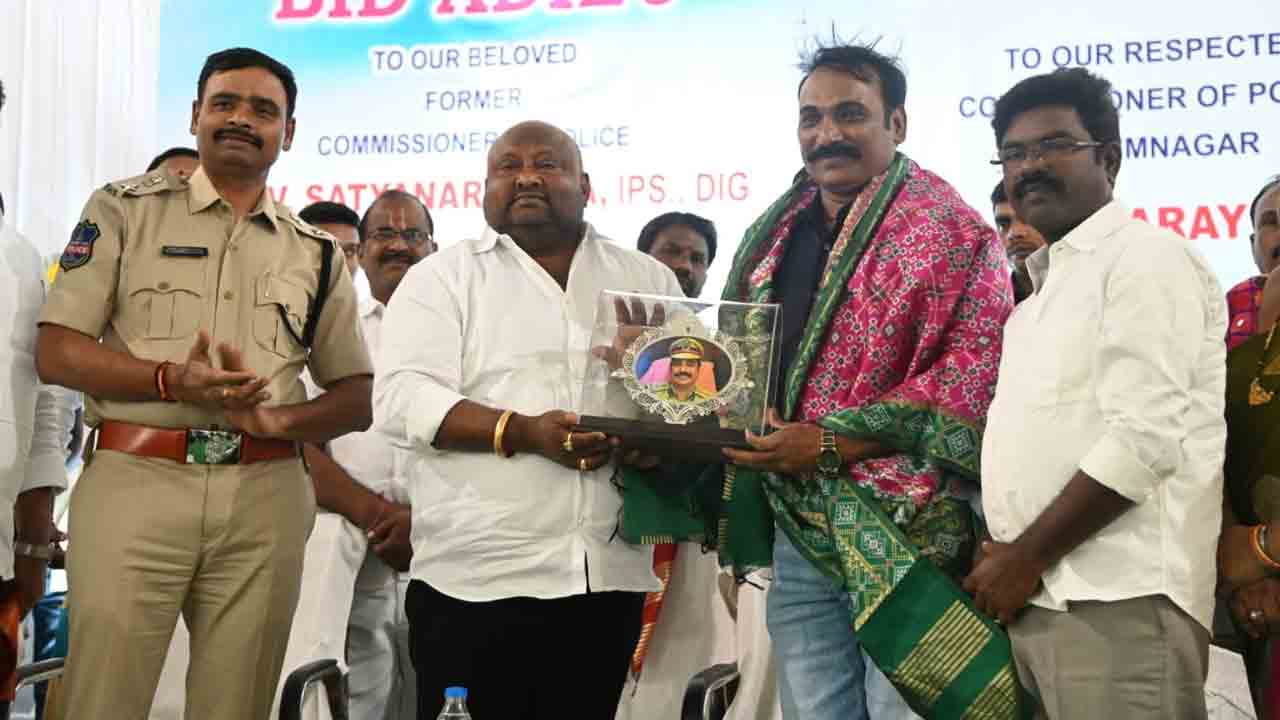 అధికారులు ఆధిపత్యంతో కాకుండా మానవతా దృక్పథంతో పనిచేయాలి : మంత్రి గంగుల