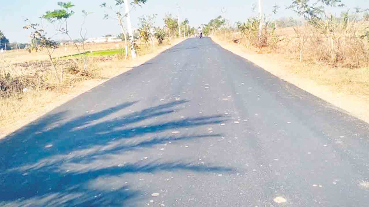 వల్లభాపూర్‌-బొంకన్‌పల్లి రోడ్డుకు మహర్దశ